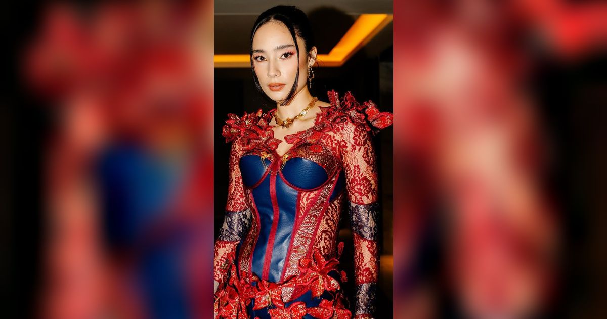 Potret Sweet Makeup Tatjana Saphira Saat Cosplay Jadi Captain Marvel