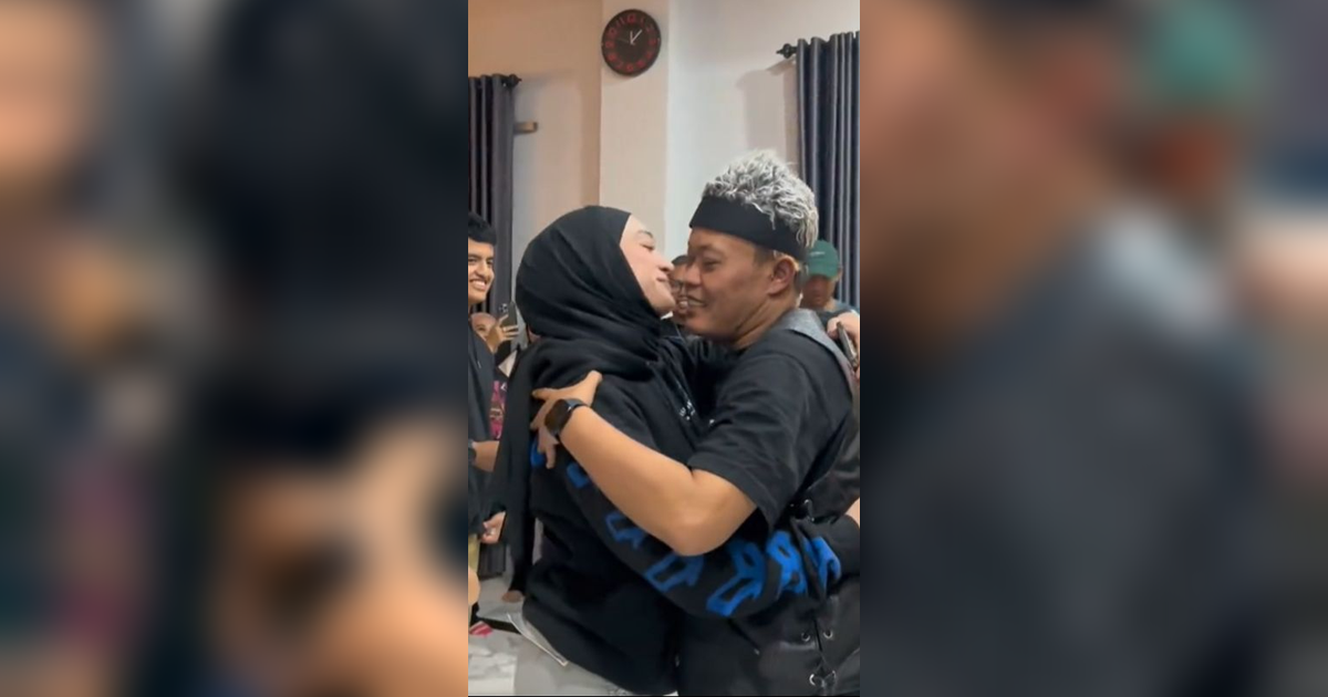 6 Potret Santyka Fauziah Beri Kejutan Ultah yang Bikin Sule Salting: Cium Tangan Hingga Kasih Pelukan