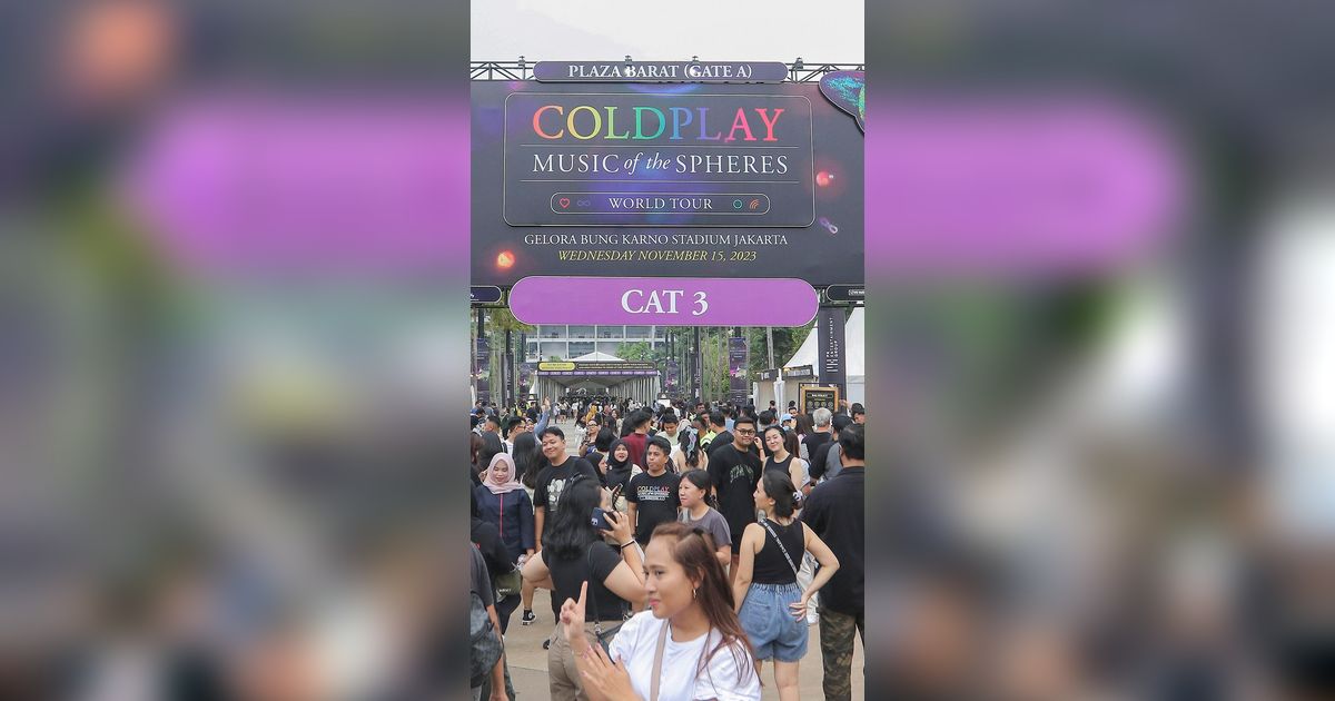 Sisi Lain: Meraup Cuan Besar dari Konser Coldplay di GBK