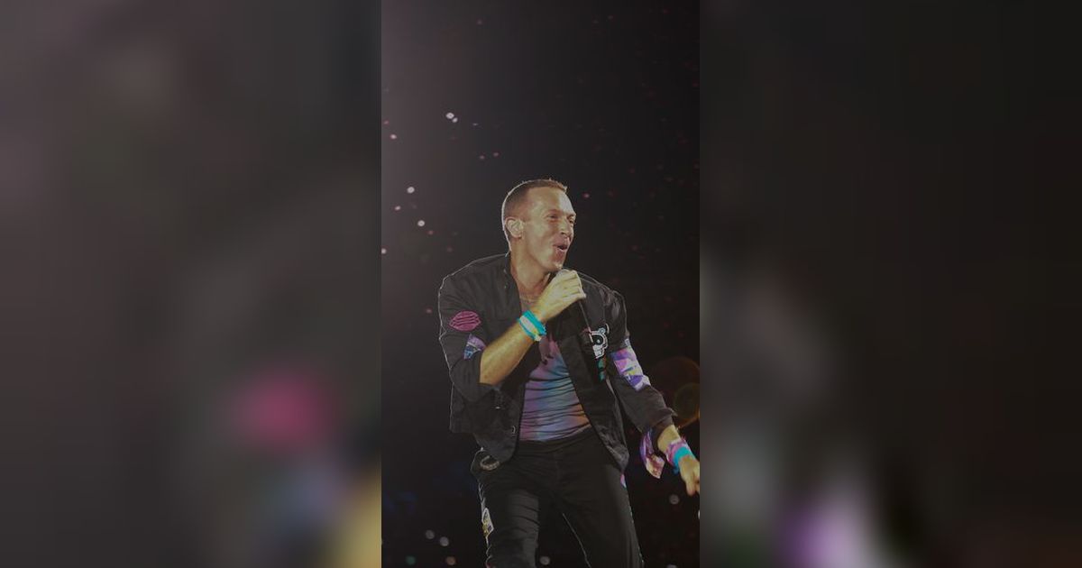 Chris Martin Sapa Penonton Pakai Pantun, 11 Foto Penampilan Coldplay 'Sihir' SUGBK!