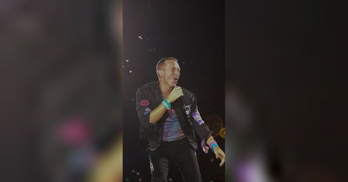 Heboh Chris Martin Berpantun di Konser Coldplay Jakarta: Boleh Dong Pinjam Seratus