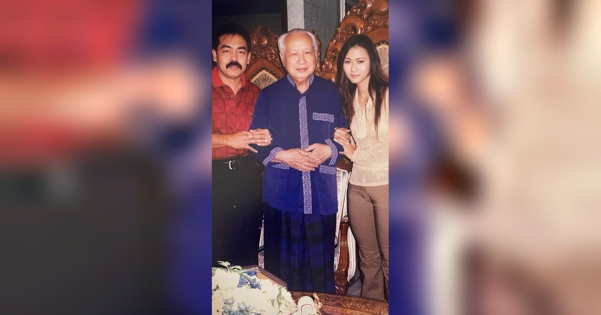 Inul Daratista Unggah Foto Lawas Bareng Soeharto dan Sang Suami, Nitizen Sebut 'Mas Adam Tuh Ga Berubah Mukanya'