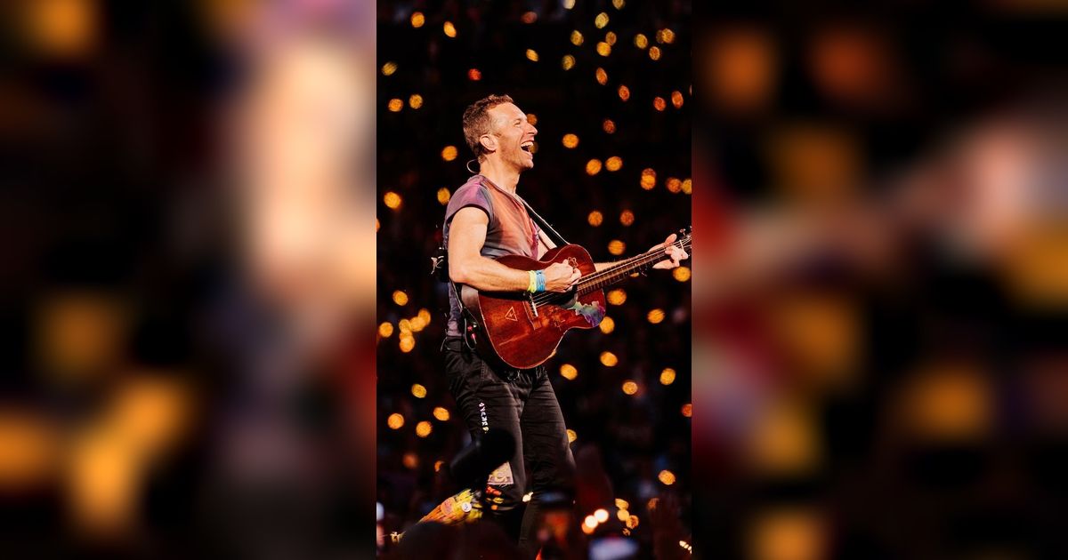 Momen Chris Martin Berpantun di Konser Coldplay Jakarta, Ujungnya 'Pinjam Dulu Seratus'