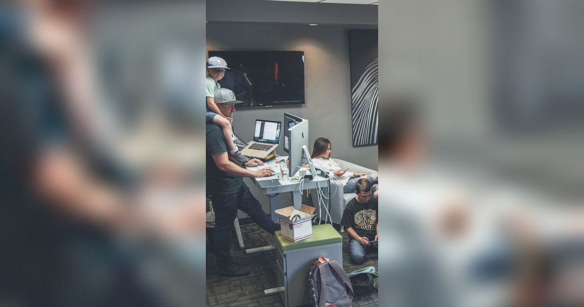 Asuh Generasi Alpha Si Paling Digital, Ayah Bunda Penting Siapkan Mental