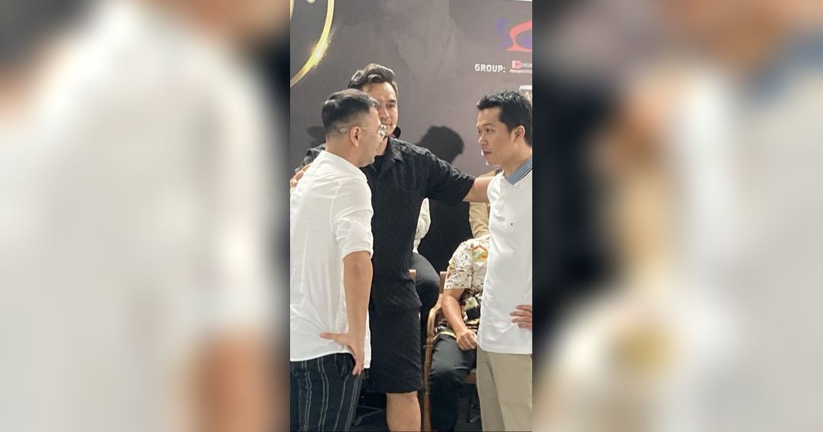 9 Potret Raffi Ahmad & Taufik Hidayat Siap Tanding Tenis, Sama-sama Nggak Mau Kalah