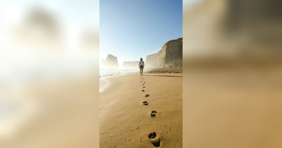 Benarkah Jalan Kaki Bisa Atasi Osteoporosis? Begini Kata Ahli