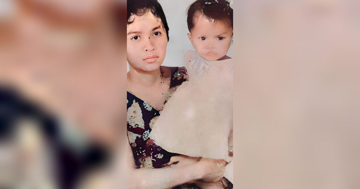 Anak dalam Gendongan Ibunya Ini Sekarang Jadi Penyanyi Senior Tenar, Awet Muda di Usia 60 tahun, Coba Tebak?