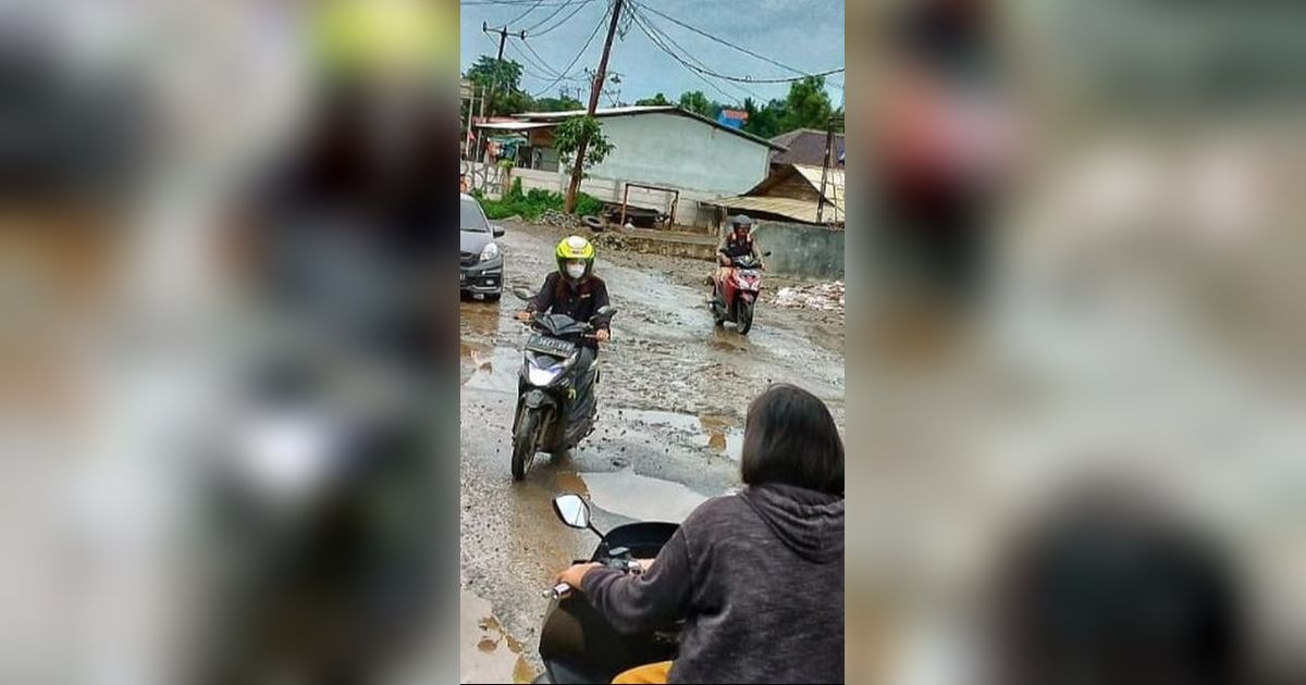 Potret Derita Warga Parung Panjang, Pasrah Lewati Jalan Rusak Bertahun-Tahun