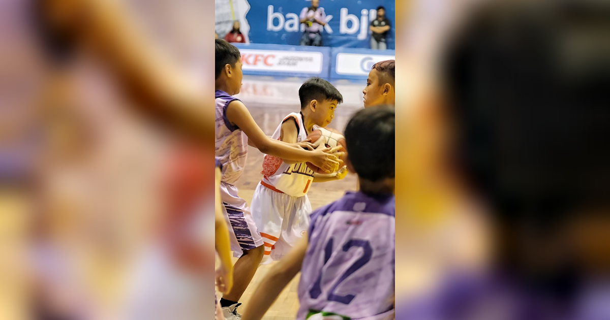 Aksi Jan Ethes Saat Tanding Basket, Kalah Tapi Tetap Semangat