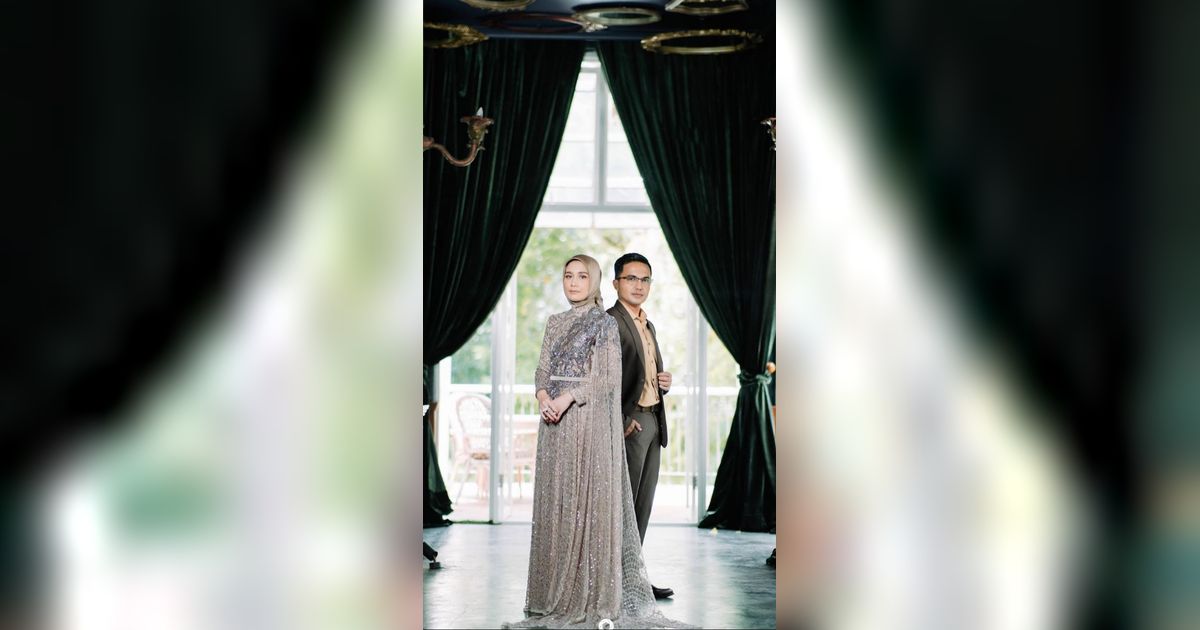 10 Potret Kemesraan Sahrul Gunawan dan Istri, Romantis Serasa Pasangan Muda