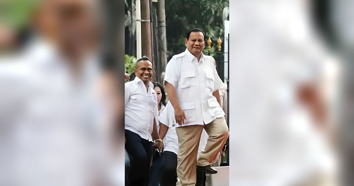 Potret Jadul Prabowo Subianto Bareng Sang Ayah, Tampil Gagah dengan Beskap Jawa