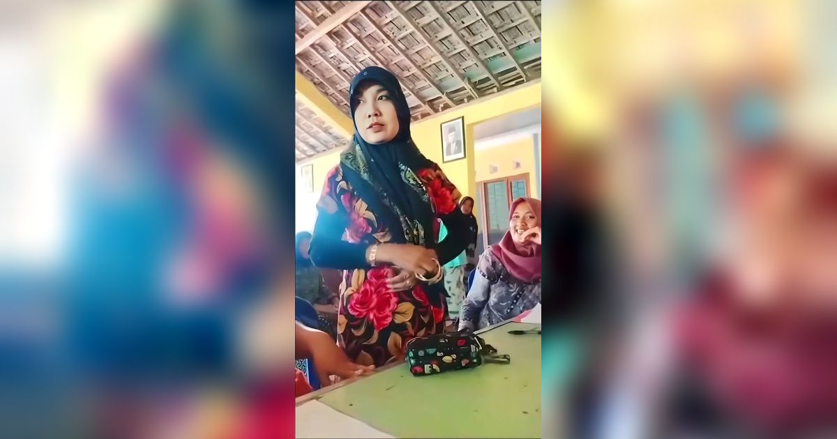 Viral Emak-Emak Terima Bansos Pakai Emas Serenteng, Auto Disoraki Warga