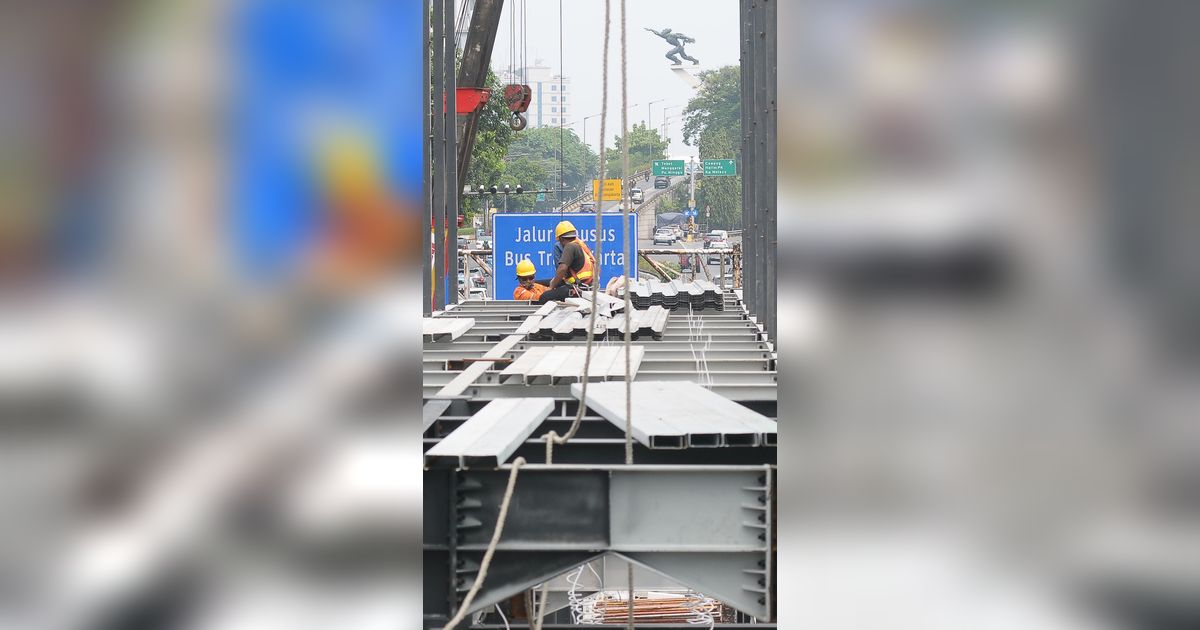 FOTO: Revitalisasi 45 Halte TransJakarta Telan Anggaran Rp600 Miliar