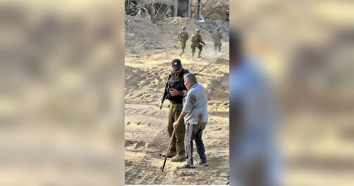 Tentara Israel Pura-Pura Tolong Seorang Kakek Palestina untuk Foto Pencitraan, Lalu Ditembak Mati