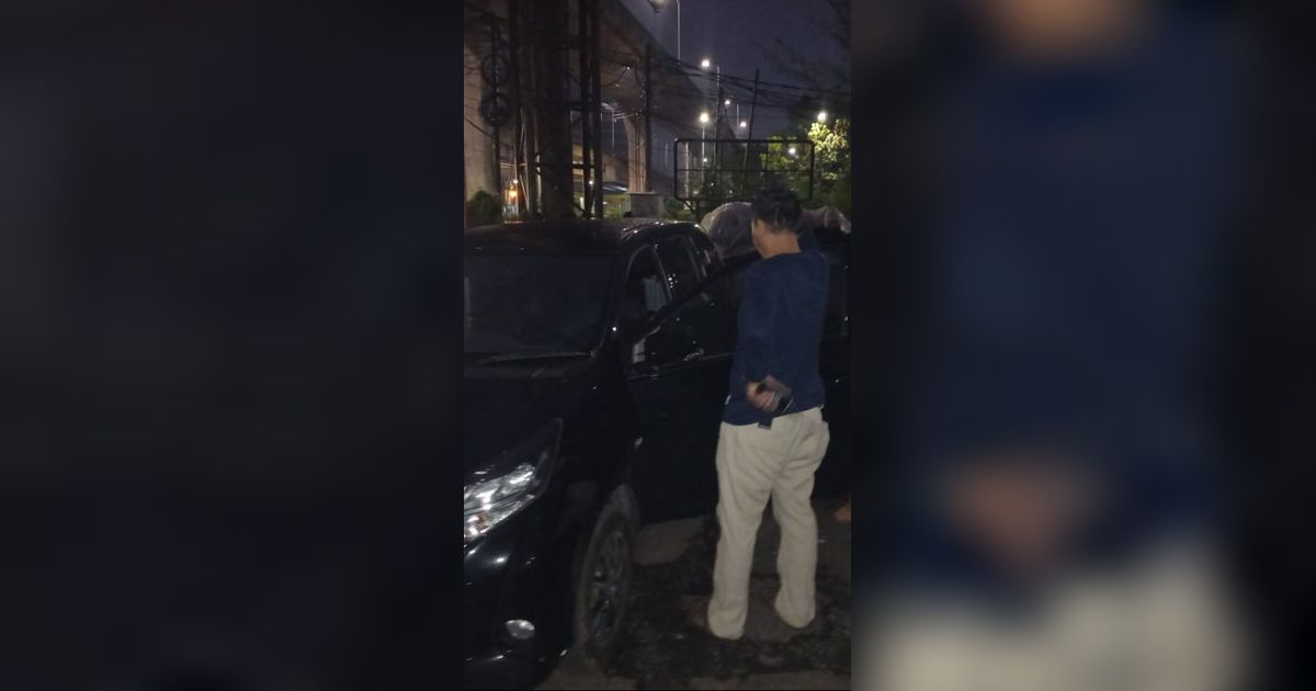 Pria Ditemukan Tewas Membusuk dalam Mobil di SPBG Mampang Jaksel