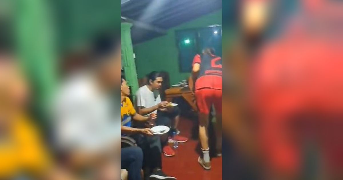 Viral Momen Duta Sheila on 7 Makan Bakmie Usai Voli, Akrab Bareng Warga