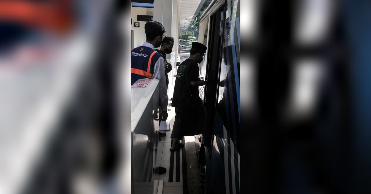 Ini Rasanya Keliling Jakarta Naik Bus Atap Terbuka, Gratis Pula!