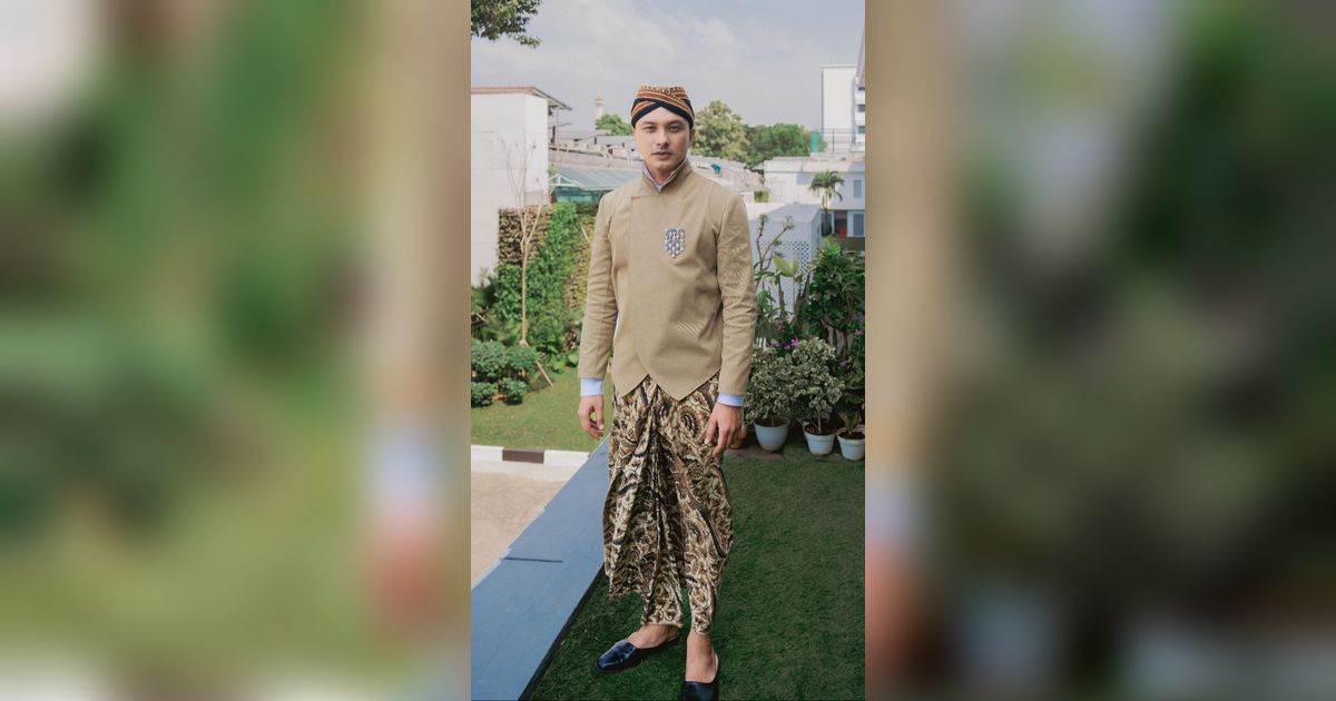 Cuma Diam Saja Saat Live Instagram, Nicholas Saputra Cosplay Jadi Master Limbad