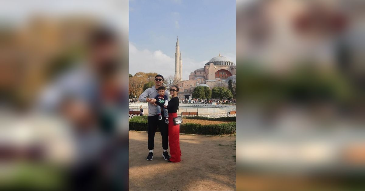 7 Potret Nikita Willy dan Indra Priawan Liburan ke Turki, Baby Issa Bahagia Main Air