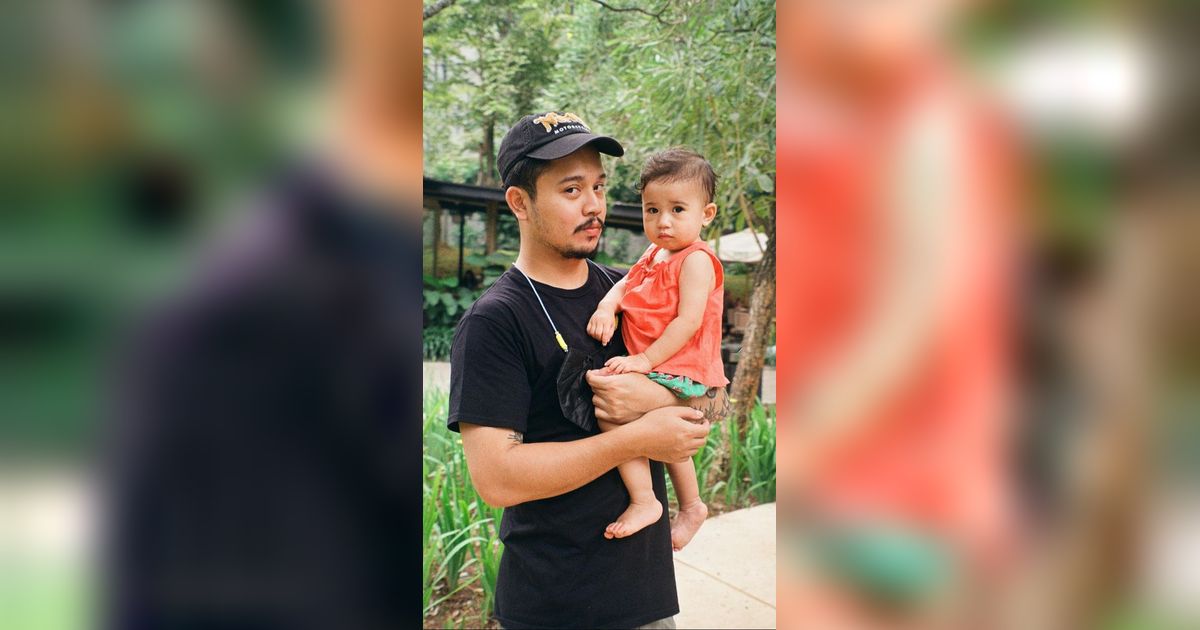 Potret Manis Papa Derby 'Yayang' Romero, Momong Putri Kecilnya