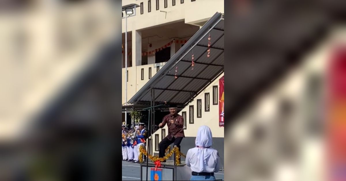Aksi Kepala Sekolah Asyik Joget di Podium Upacara, Gerakannya Bikin Mau Ikutan Goyang