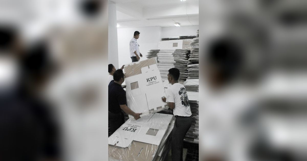 FOTO: Ribuan Logistik Kotak Suara KPU di Kota Administrasi Jakarta Pusat Siap Didistribusikan ke TPS