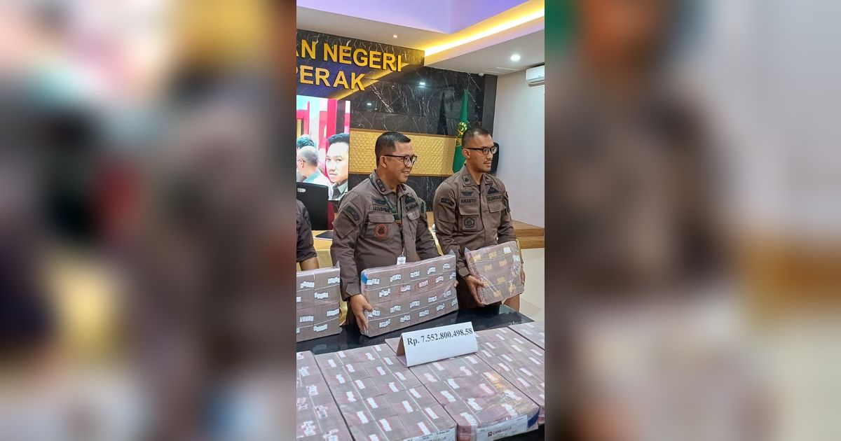 Penampakan Tumpukan Uang Rp7,5 Miliar Dalam Plastik Dikembalikan 2 Tersangka Korupsi Bank Jatim