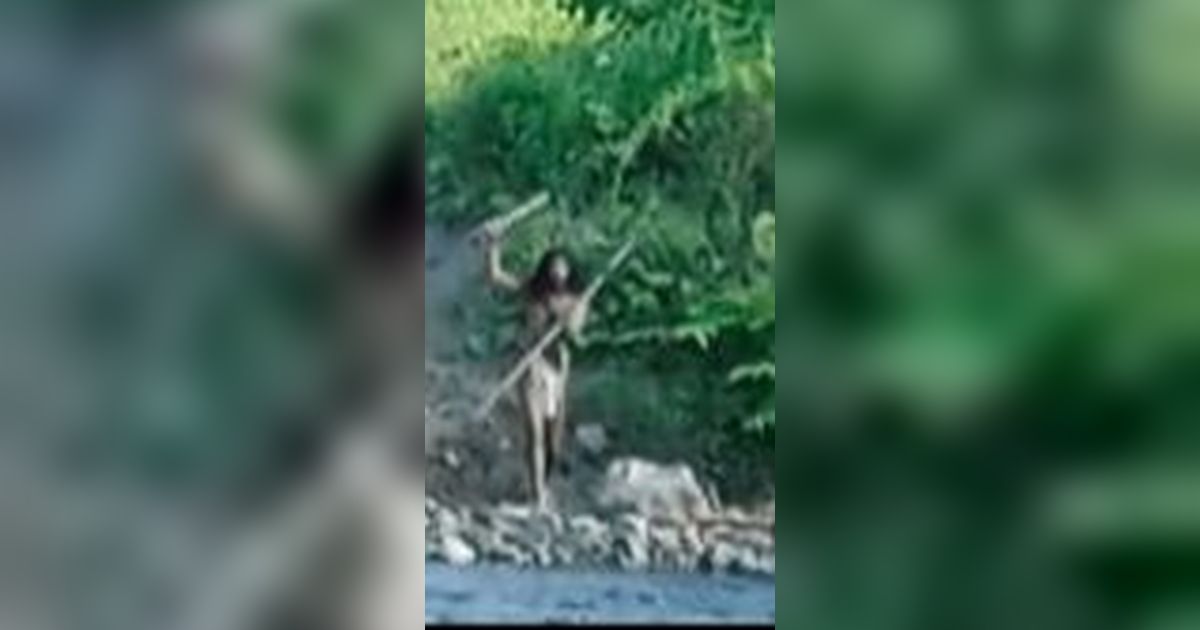 Video Mencekam Suku Terasing Halmahera Marah Lihat Buldoser di Hutan, Siap Lepaskan Panah