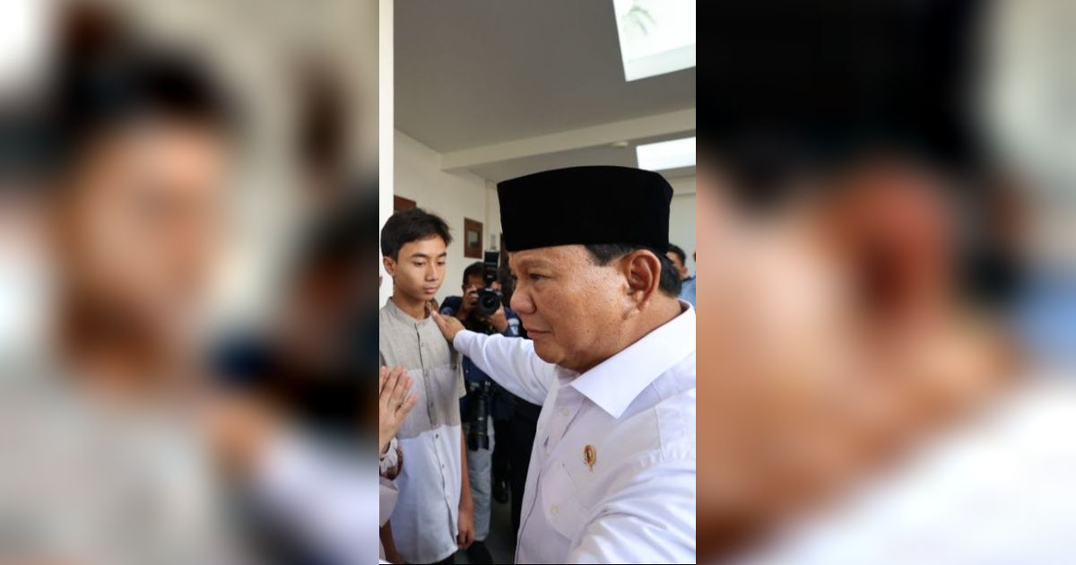 Prabowo Peluk dan Cium Putra Pilot Super Tucano, Diangkat Jadi Anak Asuh: Kalau Ada Apa-Apa, Cari Saya