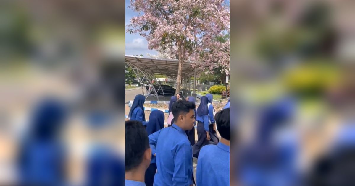 Foto Prewedding di Areal Kampus, Pasangan Ini Tersipu Malu Jadi Pusat Perhatian Rombongan Murid SMA