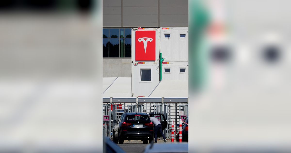 Pabrik Tesla Diserang Kutu Busuk