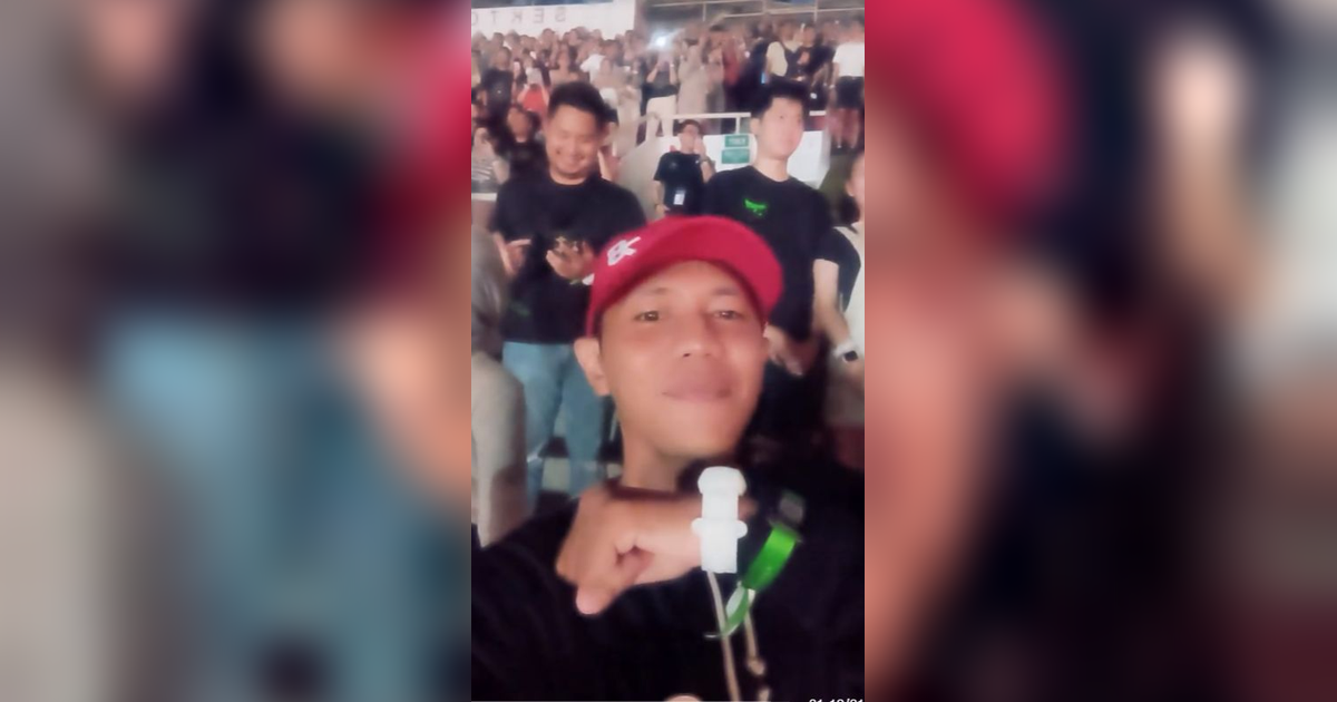 Viral Penonton Coldplay Tak Gengsi Rekam Konser Pakai HP Jadul tapi Miris Baca Komentar Netizen