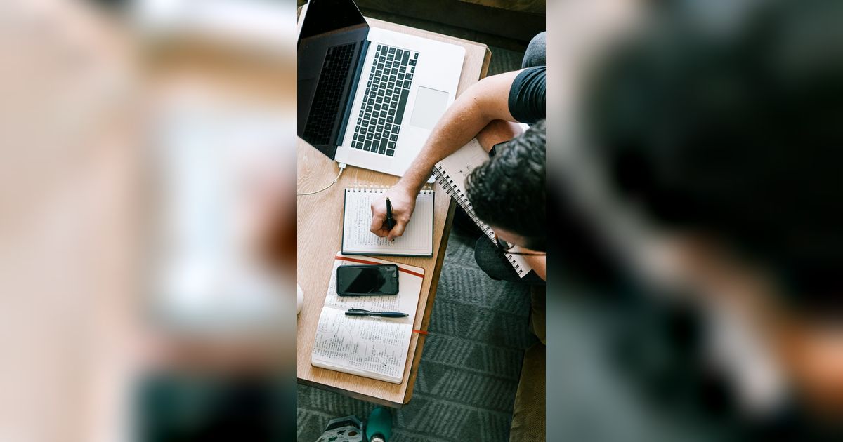Coba Trik Atur Meja Kerja dengan Efisien, Bikin Lebih Produktif
