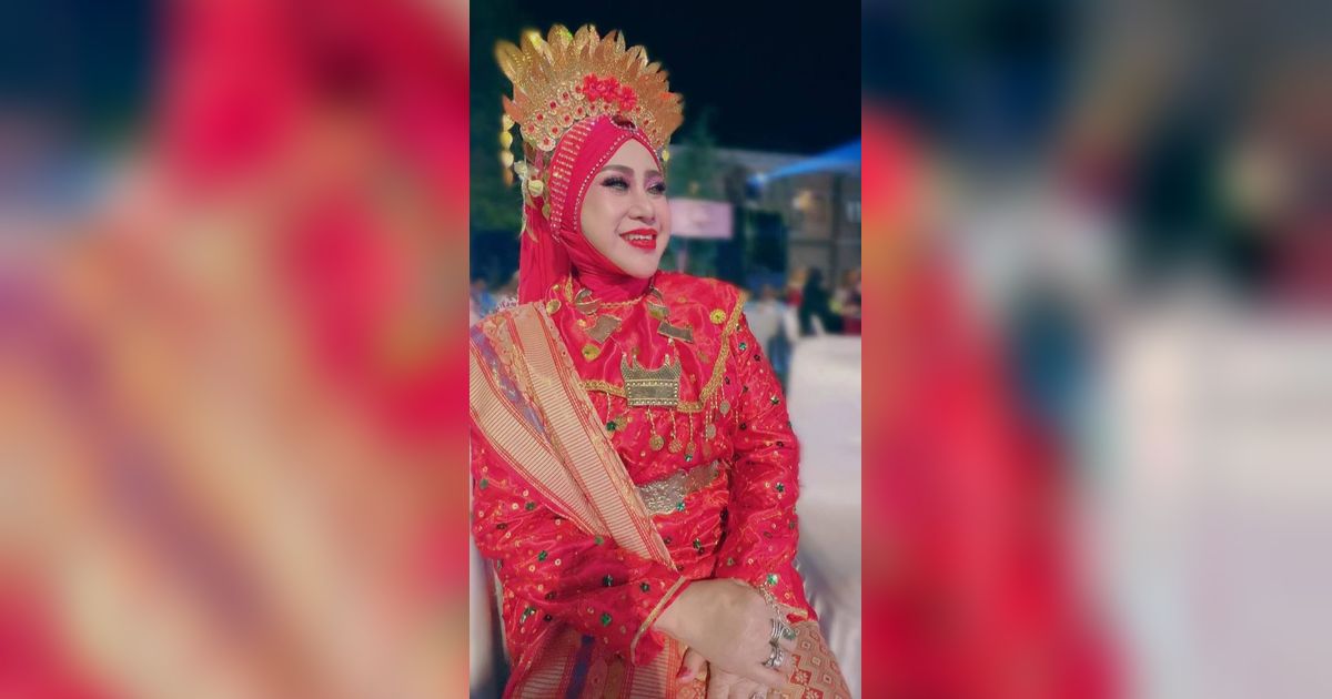 Berkarier Sejak Tahun 60-an, Intip 7 Potret Terbaru Elvy Sukaesih sang 'Ratu Dangdut' yang Tetap Eksis Meski Sudah Berusia 72 Tahun