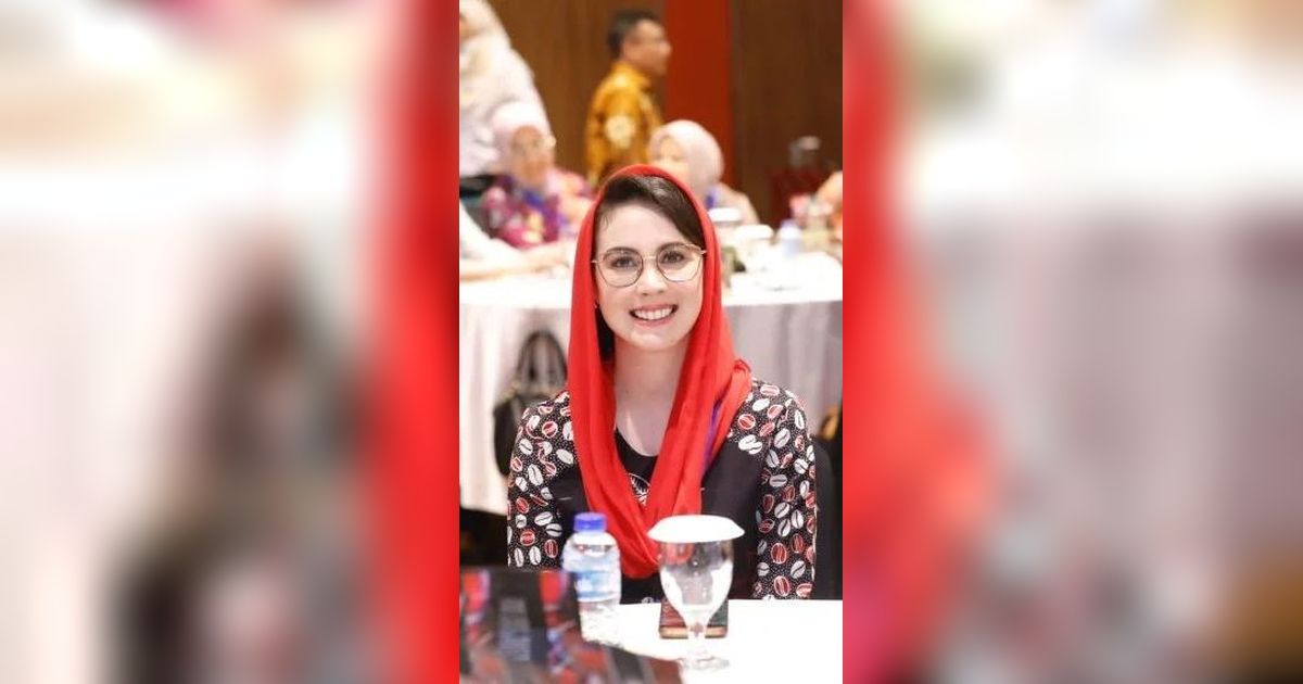 Potret Cantik Arumi Bachin di Jakarta Ikut Rakornas, Banyak yang Ajak Selfie