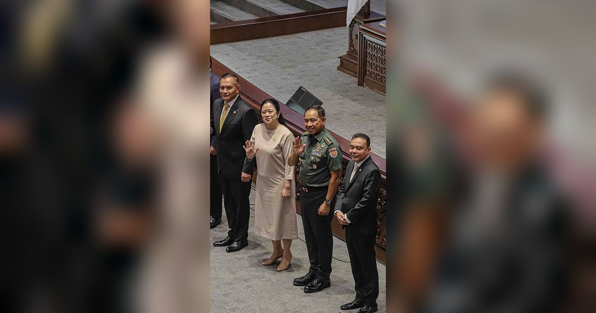 FOTO: Ekspresi Jenderal Agus Subiyanto Usai Disahkan DPR Jadi Panglima TNI