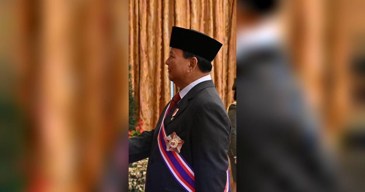 Menhan Prabowo Terima Penghargaan Militer Tertinggi dari Presiden Singapura