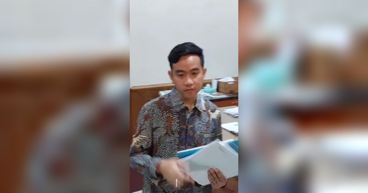 VIDEO: Gibran Lawan Tudingan Hasto soal Tekanan Penguasa- Relawan Saya Juga Diintimidasi