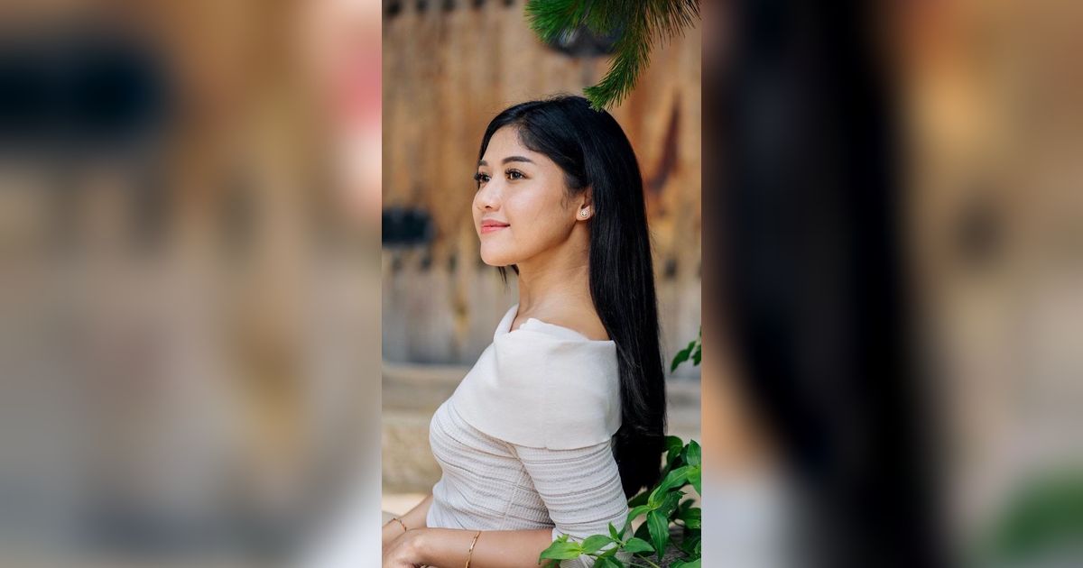 Tampil Sederhana Saat Kondangan, Ternyata Harga Tas Erina Gudono Setara Ongkos Haji 2024