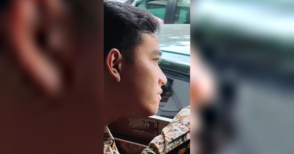 Momen Gibran Bersama Puluhan Vetaran Naik Kereta Uap Jaladara