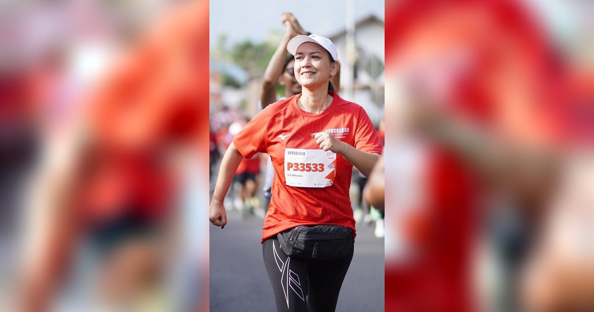 Ini 8 Potret Ira Wibowo Ikut Marathon di Usia 55 Tahun, Kaki Ramping Bikin Salfok Netizen