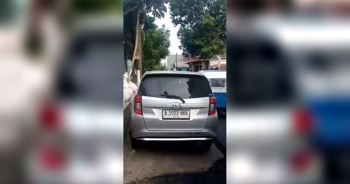 Viral Aksi Mobil Parkir Sembarangan, Bikin Setengah Jalan Tak Sempurna Diaspal