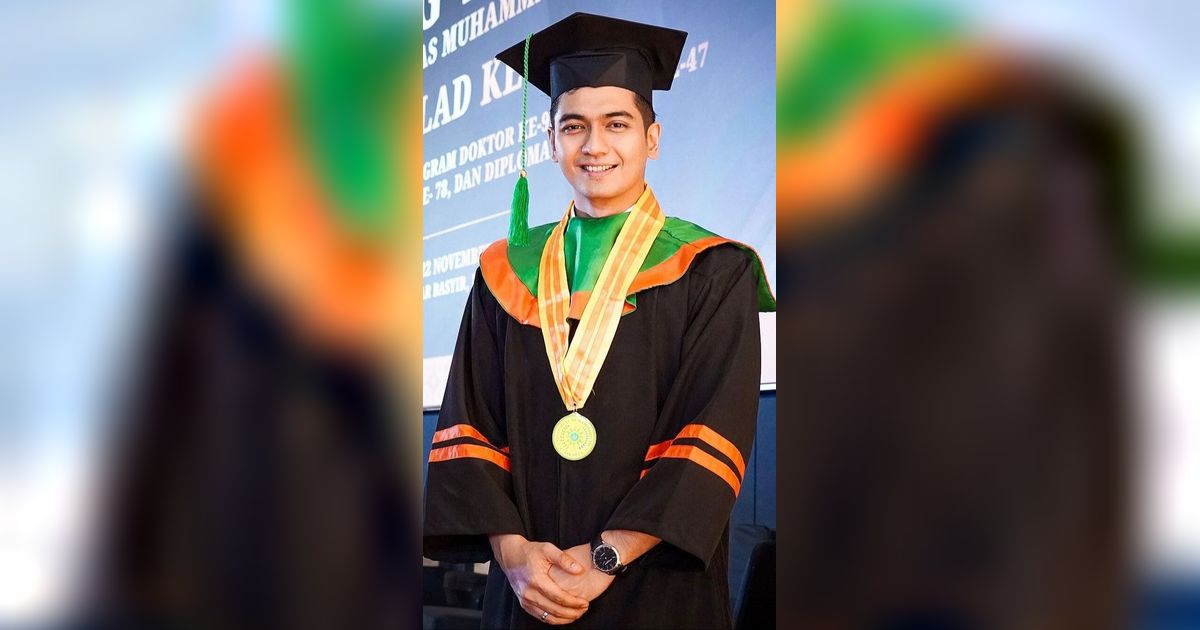 Diterpa Isu Cerai dengan Ria Ricis, Potret Teuku Ryan Wisuda S2 - Dapat IPK 3,92 & Istri Tak Hadir