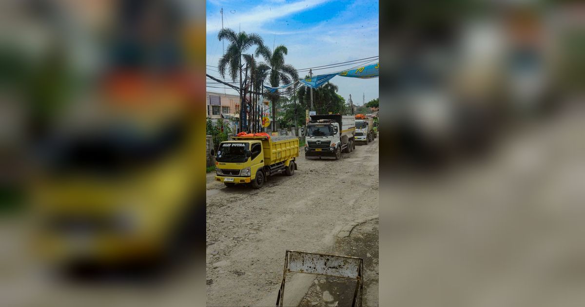 FOTO: Kondisi Terkini Jalan Rusak Parah di Parung Panjang Bogor yang Ancam Keselamatan Warga