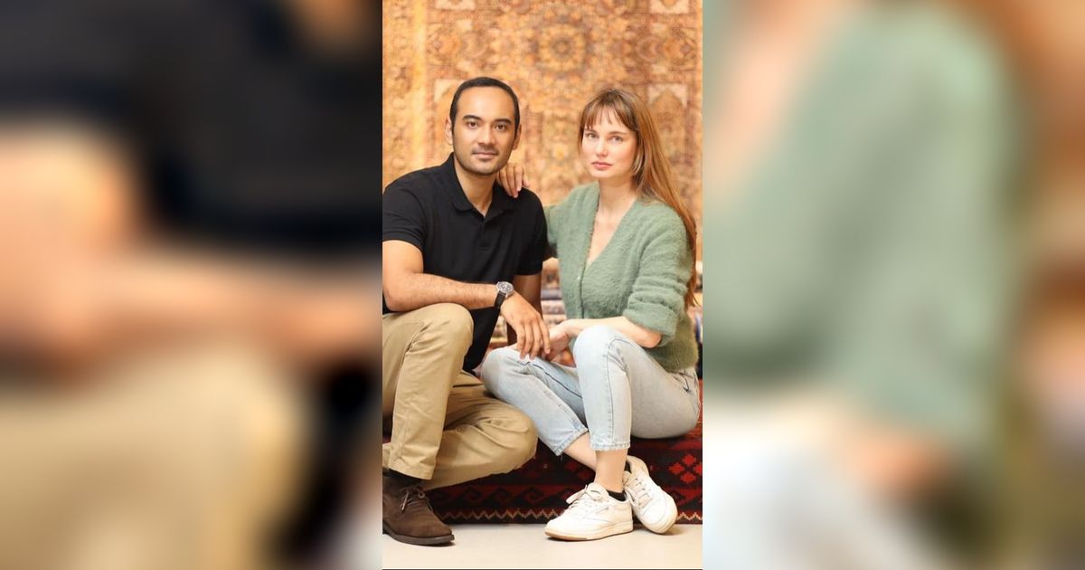8 Potret Cantik Valentine Payen Istri Ario Bayu
