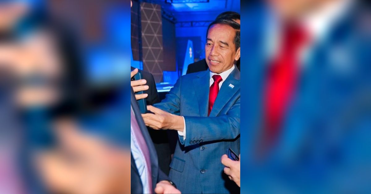 Terbang ke Papua, Jokowi Bagikan Bantuan Pangan