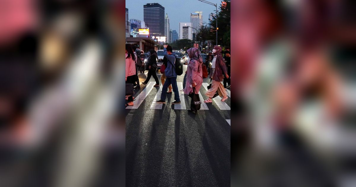 Curhat Buruh Kerap Terjerat Pinjol Gara-Gara Kenaikan UMP Terlalu Kecil