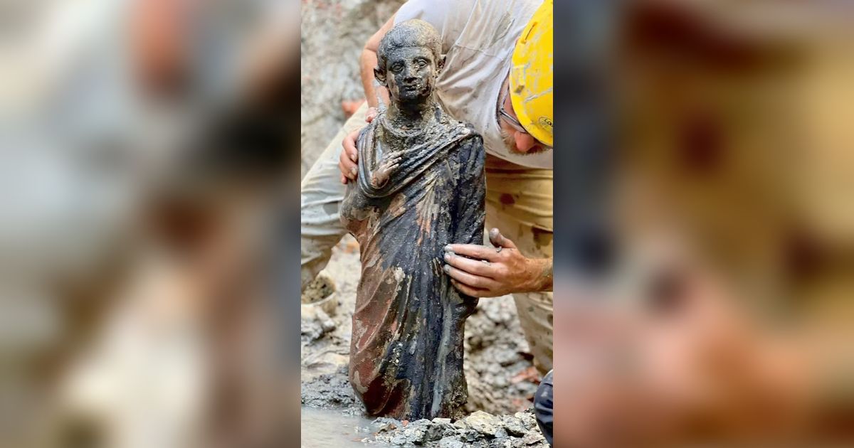 Viral Patung Perunggu Ditemukan Utuh Setelah Terkubur 2300 Tahun di Kolam Air Panas