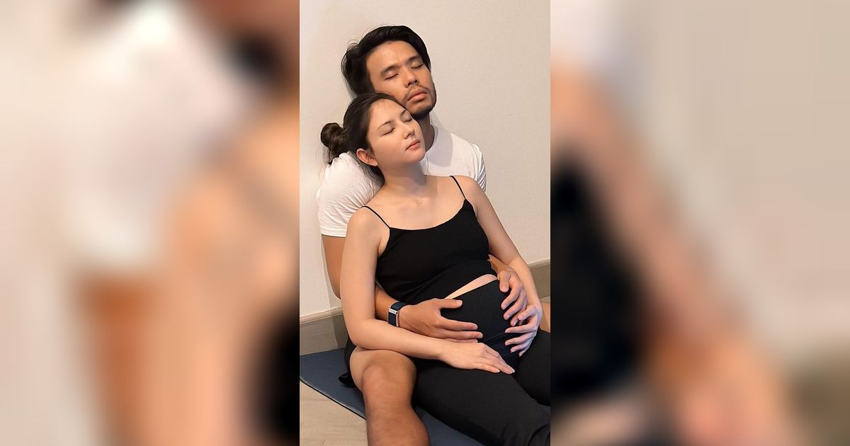 9 Potret Polos Jessica Mila saat Ikut Kelas Prenatal Yoga Bareng Suami