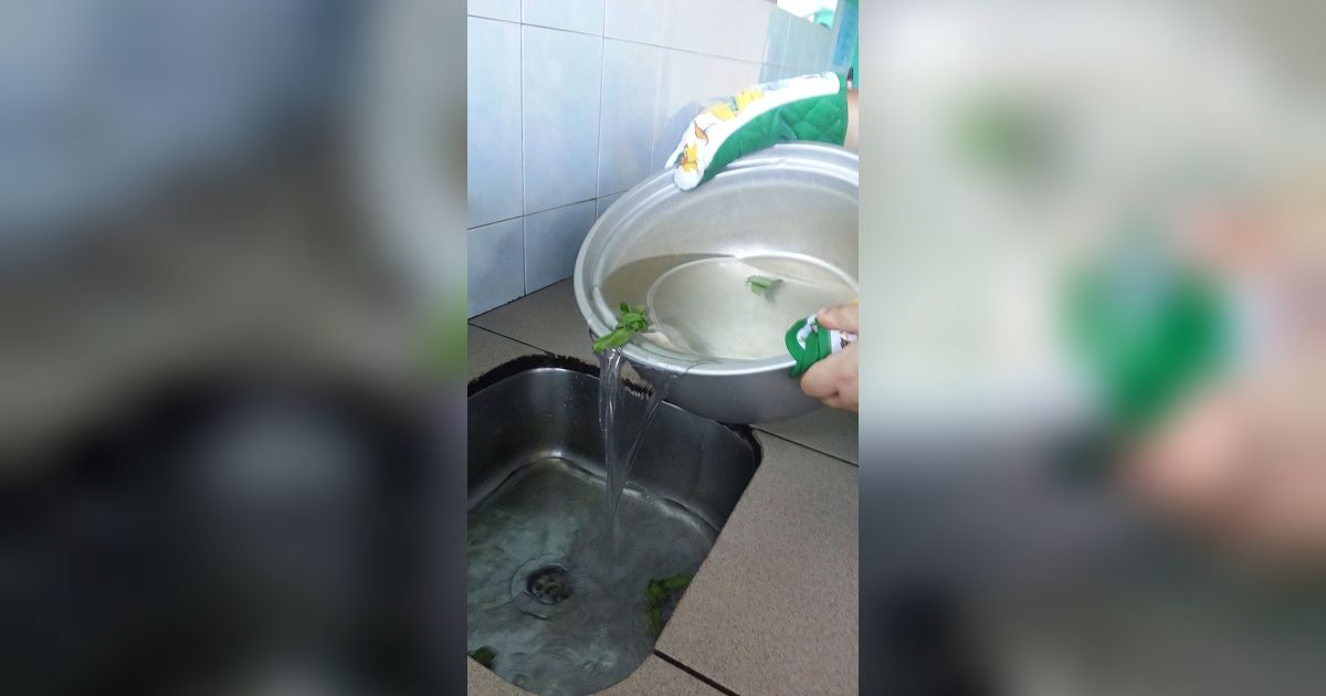 Cerita Seram Pasutri Bersihkan Rumah Kontrakan yang Telah Lama Kosong, Gegara Siram Tempat Cuci Piring dengan Air Panas